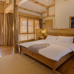One-Bedroom King Suite